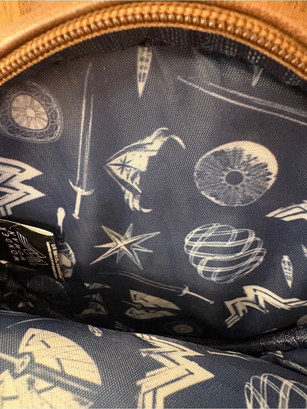 Wonder Woman Crossbody Bag - Picture 6 of 6